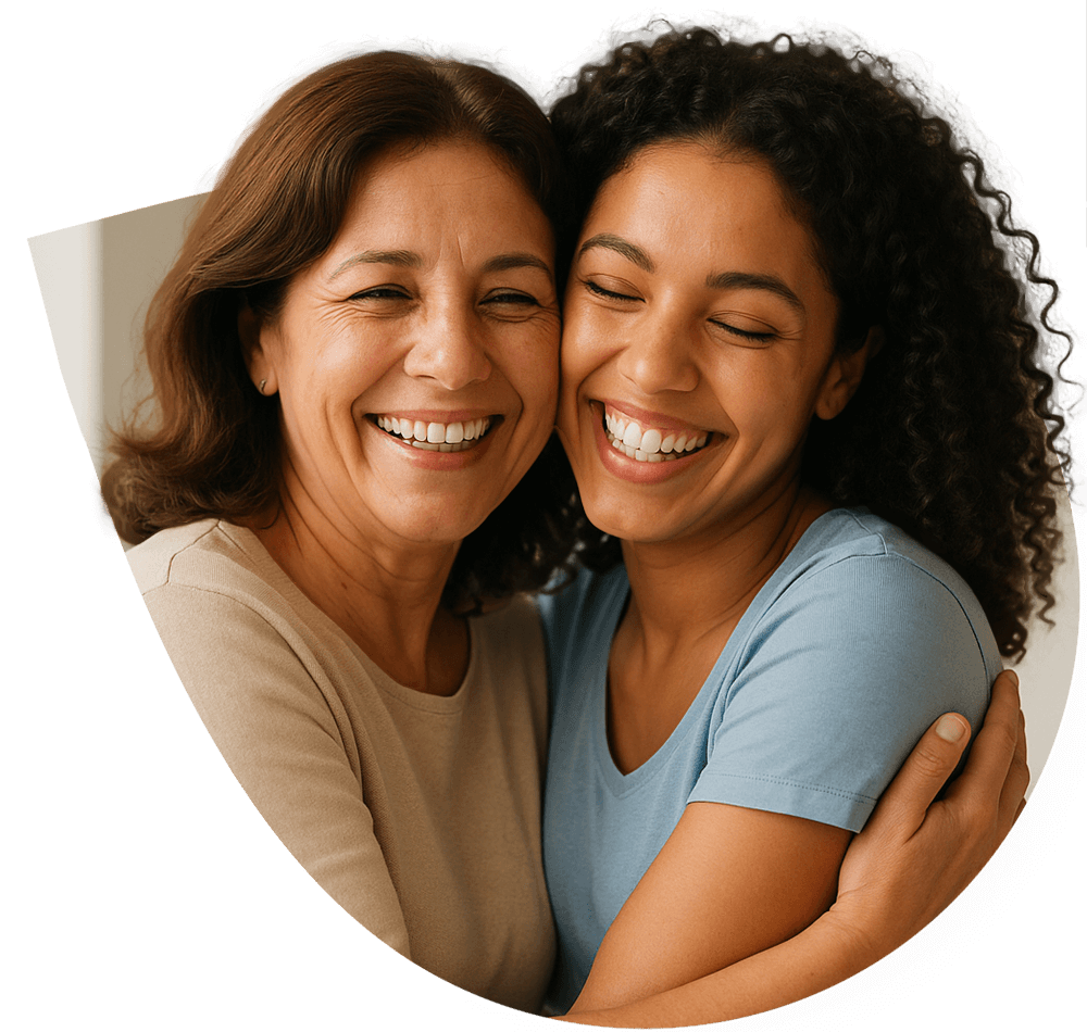 Casal sorrindo ao ar livre